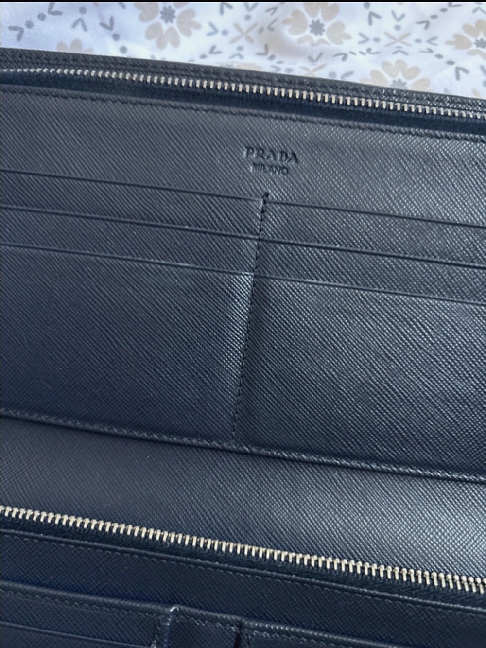 Prada travel wallet - Picture 2 of 9